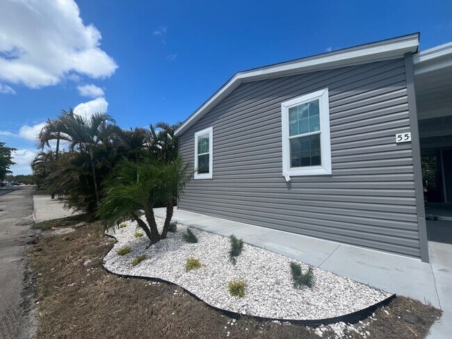 Building Photo - 55 Eland Dr