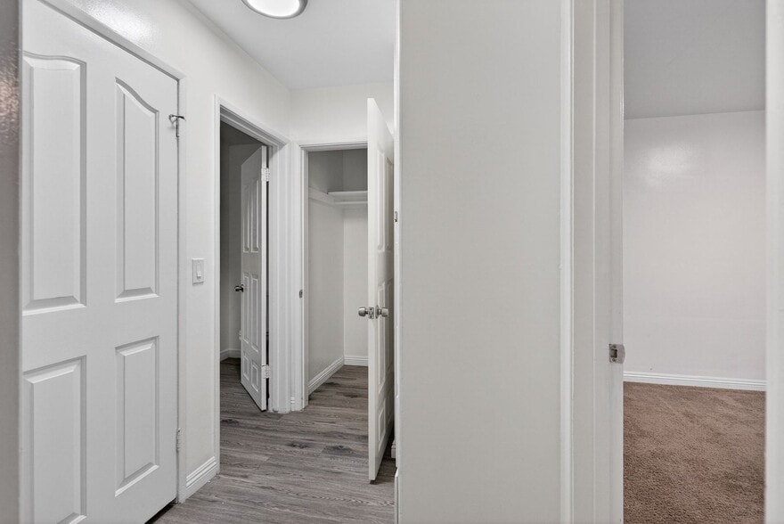 Building Photo - 216 E Burnett St