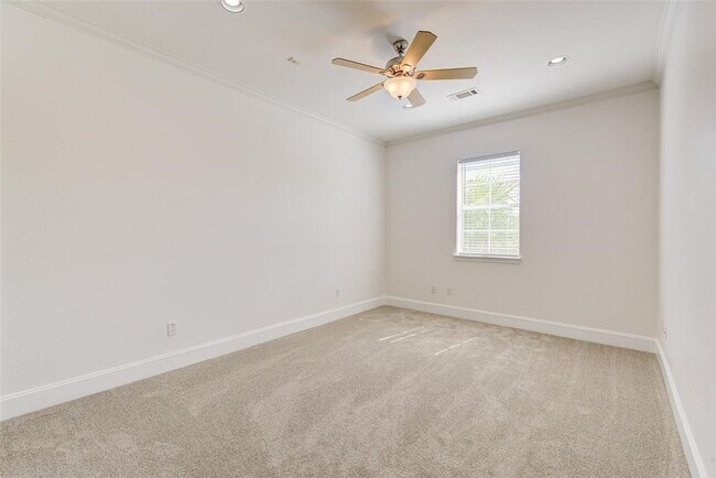 Building Photo - 7134 Mapleridge St