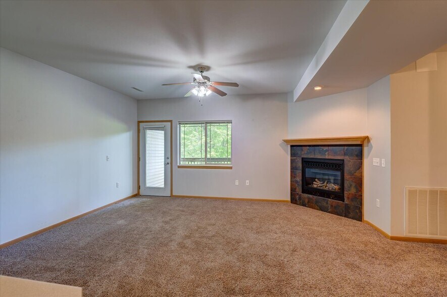 Building Photo - 264 Meadowside Dr