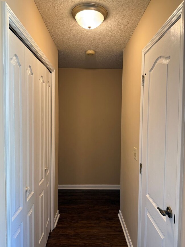 Building Photo - 156 Lakeside Dr