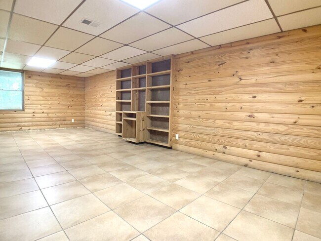 Building Photo - 3401 Oak Lawn Dr