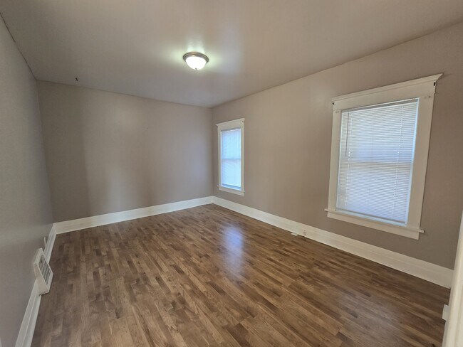 Building Photo - 2019 Falls Ave