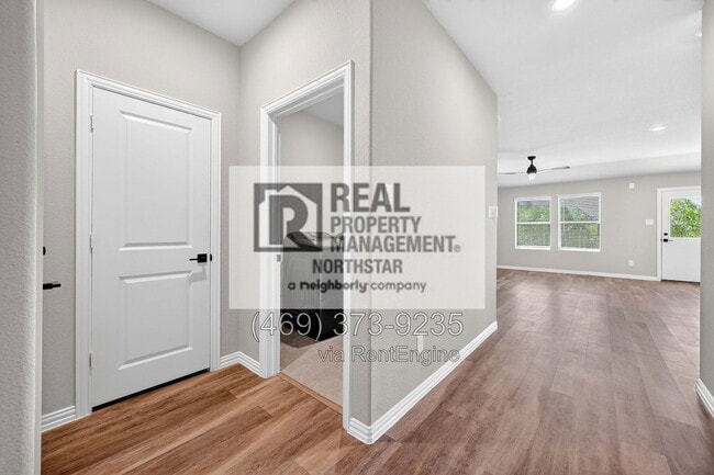 Building Photo - 2501 Real Quiet Dr