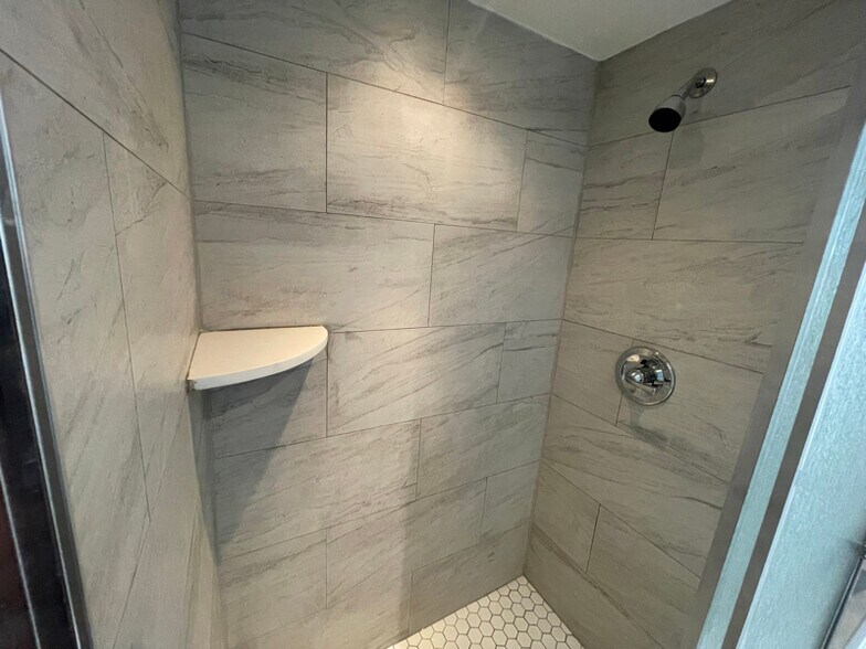 Building Photo - 7800 S Colony Cir