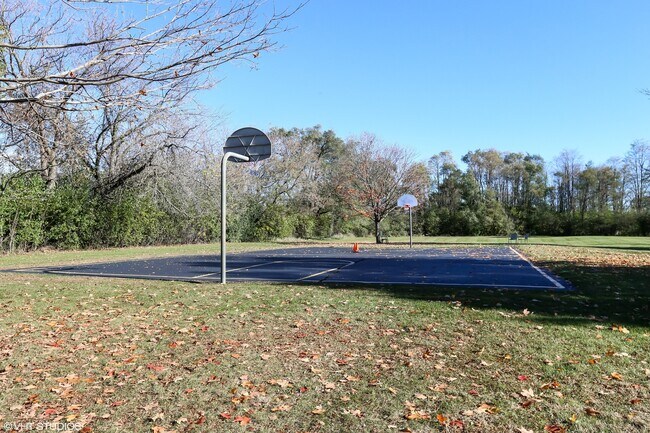 Building Photo - 627 S Virginia Rd