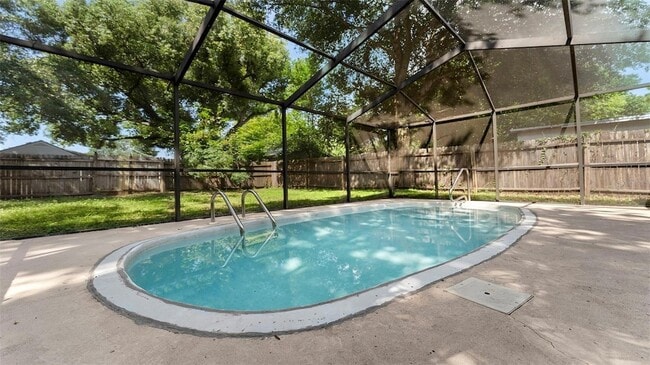 Building Photo - 309 W South Ave