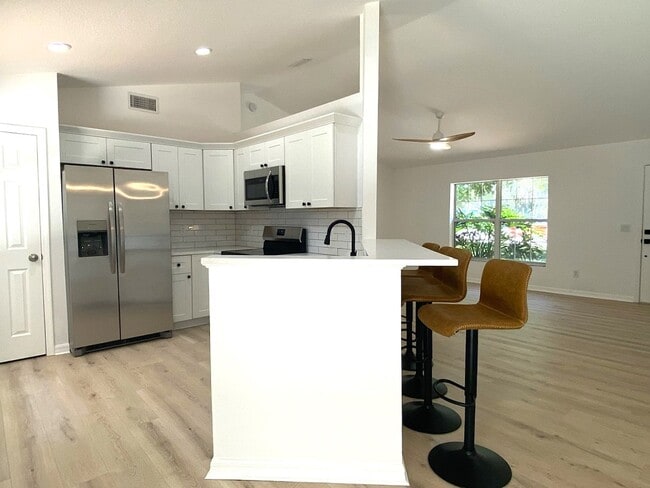 Building Photo - Beautiful New Smyrna Beach Home!