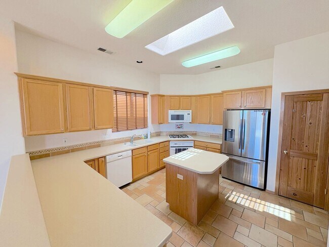 Building Photo - Immaculate 3 bedroom in Rio Rancho! Stunni...