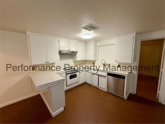 Building Photo - 2706 Pasadena St