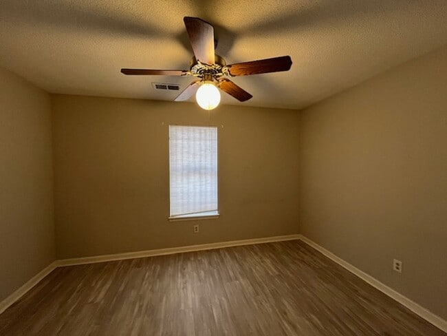 Building Photo - Renovated 2 Bedroom 2 Bath Home for Rent!