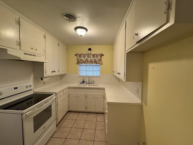 Building Photo - 3608 Edgemont Dr