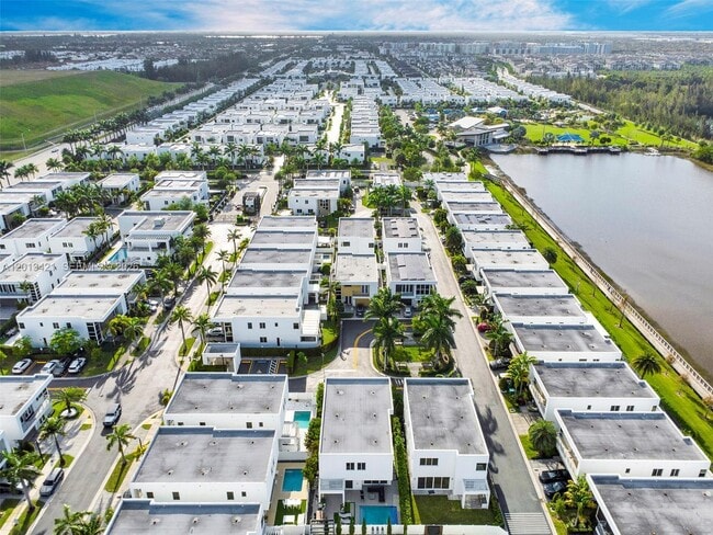 Building Photo - 7535 NW 98th Ave
