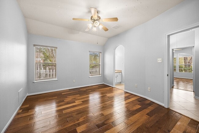 Building Photo - 802 Floriencia St