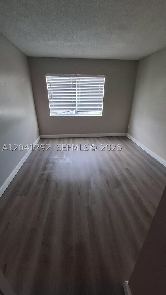 Building Photo - 496 NW 165th St