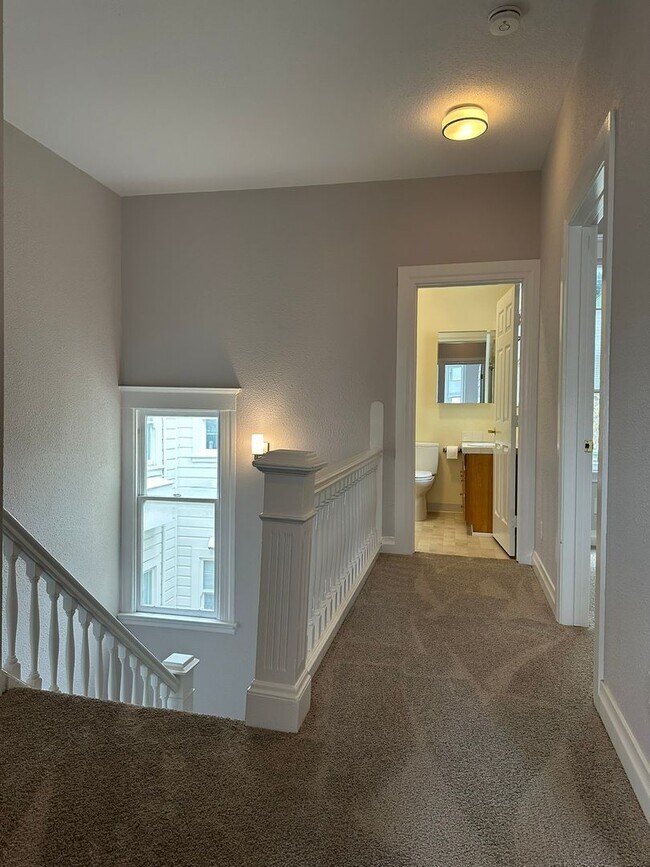 Building Photo - 817-819-821 Pierce Street