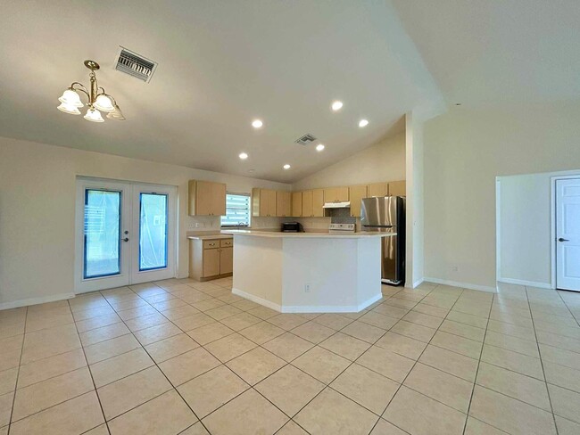 Building Photo - 328 W Sugarland Cir