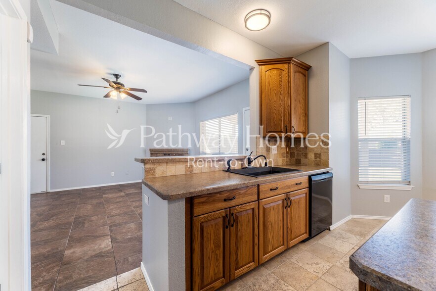 Building Photo - 629 Teakwood Dr