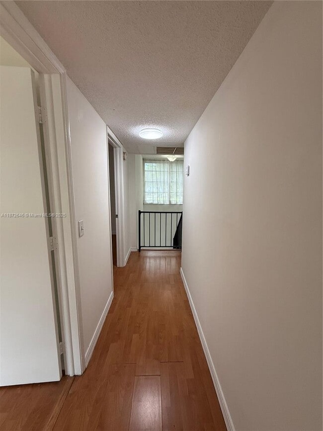 Building Photo - 9441 Live Oak Pl