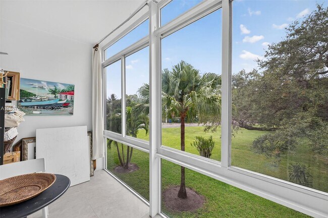 Building Photo - 2200 Park Ln