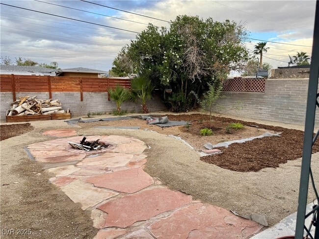 Building Photo - 1425 Bracken Ave