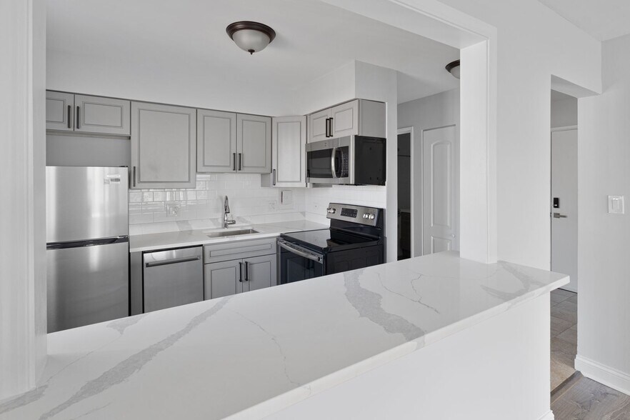 Building Photo - 6021 N Winthrop Ave