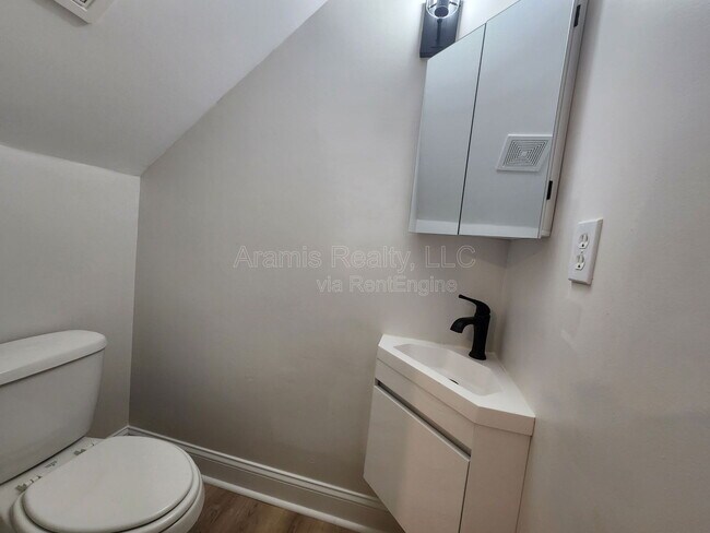 Building Photo - 75 Johnson Rd NW