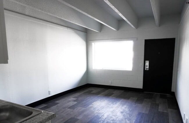 Building Photo - First Full Month Rent