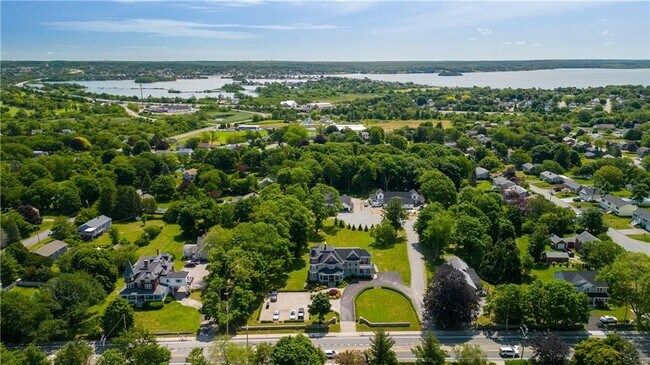 Building Photo - 567 Bristol Ferry Rd