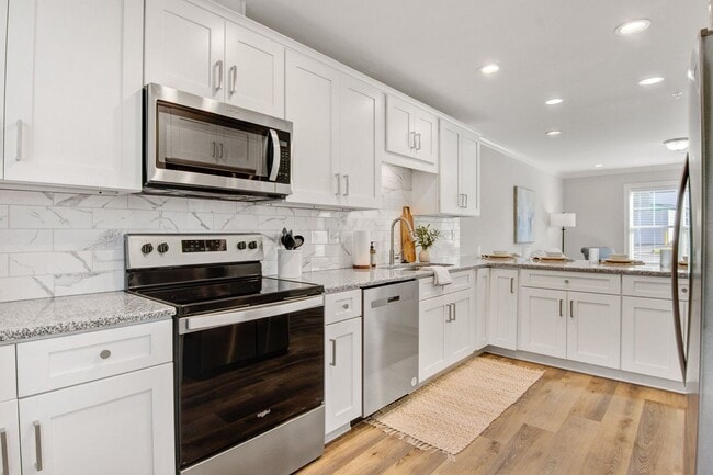 Building Photo - Modern 2-Bed, 2-Bath Single-Level Townhome...