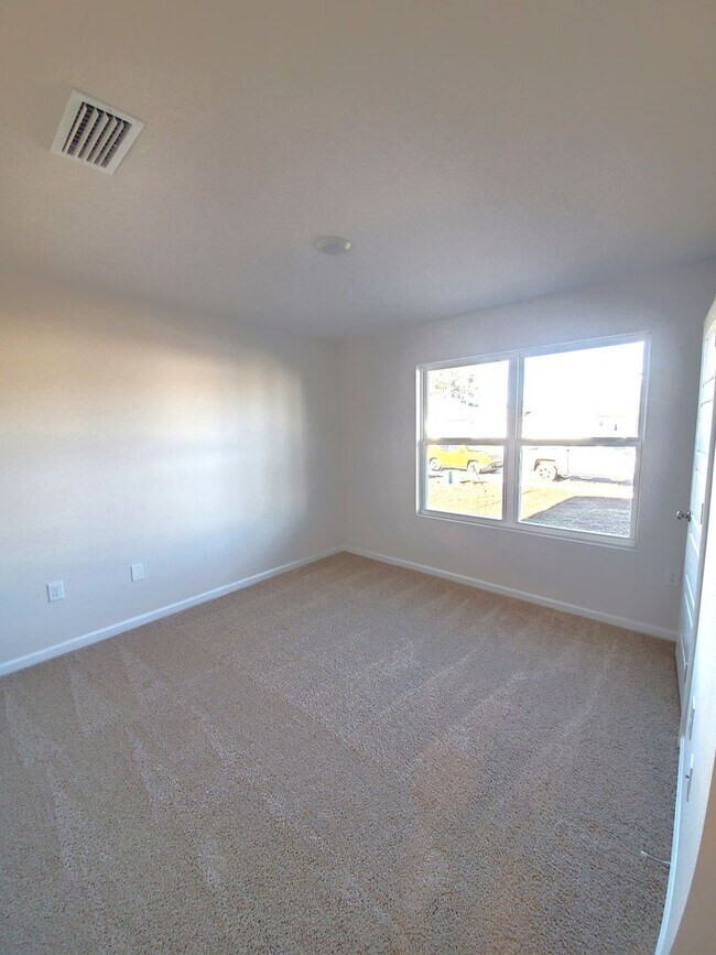 Building Photo - Newer 4 Bedroom, 2 Bath Smart Home located in the perfect location of Pensacola!