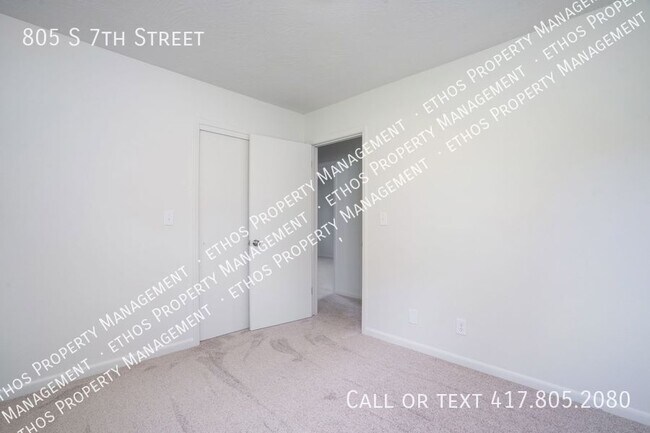 Building Photo - 805 S 7th St