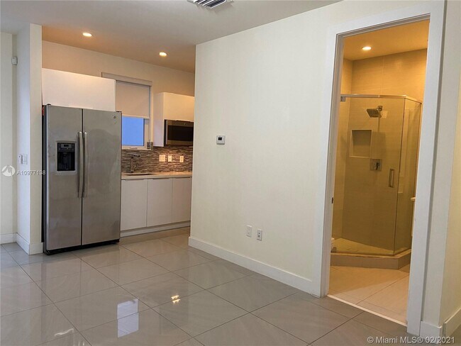 Building Photo - 6331 NW 105th Ct