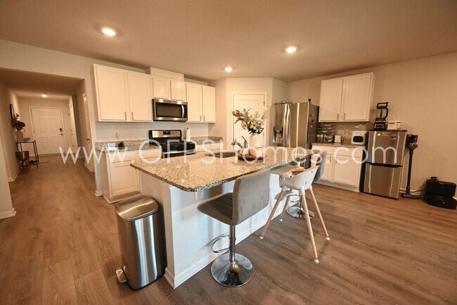 Building Photo - 4 Bed Crestview Home