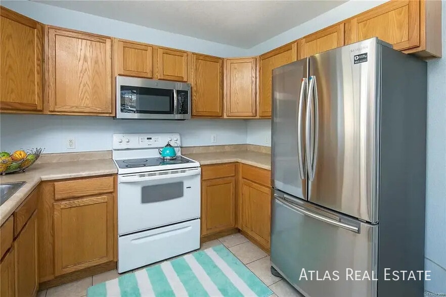 Building Photo - 324 S Yates St