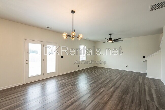Building Photo - 126 Verona Dr NW
