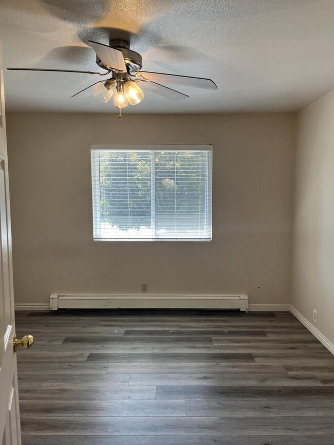 Building Photo - 570 N 300 E
