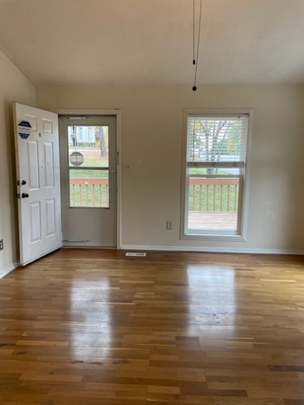 Building Photo - 2001 Peppertree St