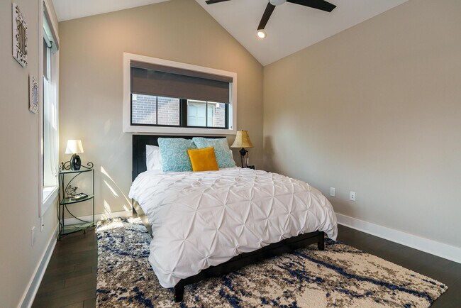 Building Photo - 1308 Forsythe Ave