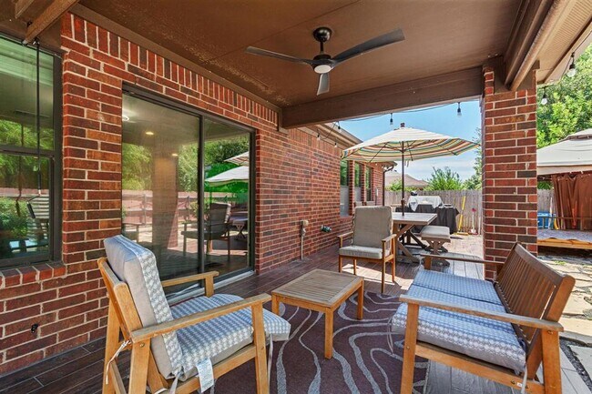 Building Photo - 14224 Lake Victor Dr