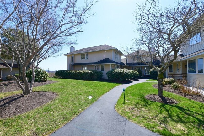 Building Photo - 4 Bittersweet Ln