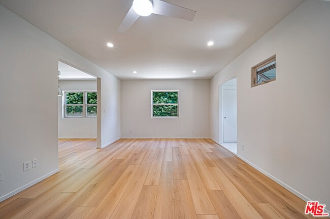 Building Photo - 726 W 37th St