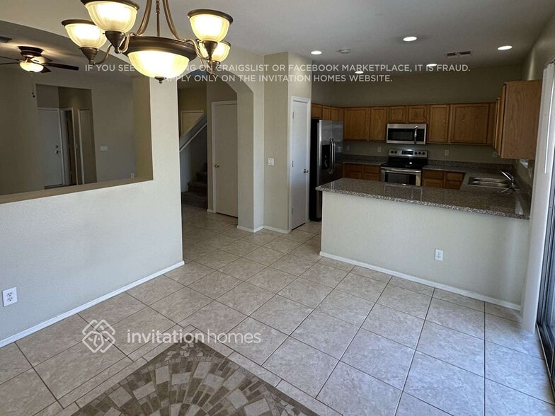 Building Photo - 1750 W Union Hills Dr