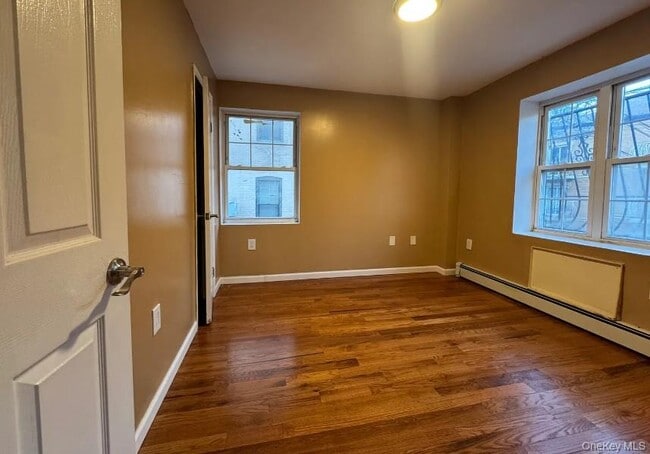 Building Photo - 590 E 178th St