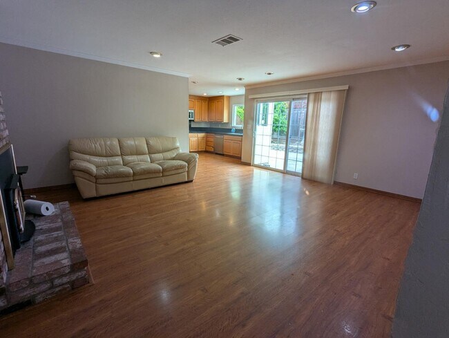 Building Photo - 3215 Vallejo Pl