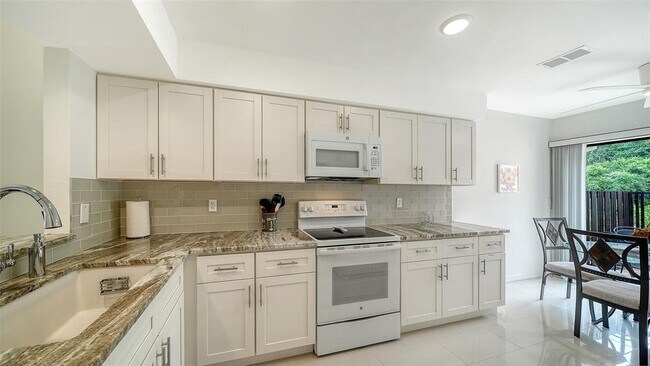 Building Photo - 6281 Timberlake Dr