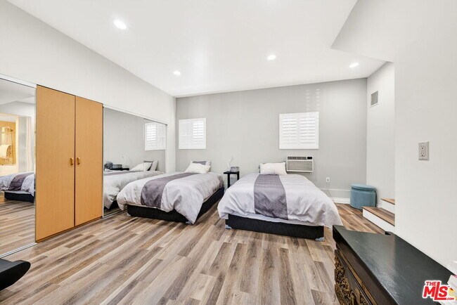 Building Photo - 6257 Bluebell Ave