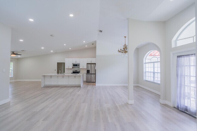 Building Photo - 15845 83rd Ln N