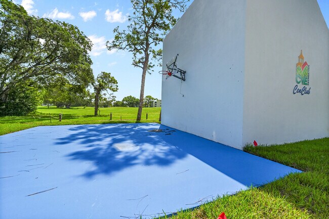 Building Photo - 154 Upminster G