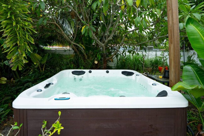 Building Photo - 4017 Monroe St